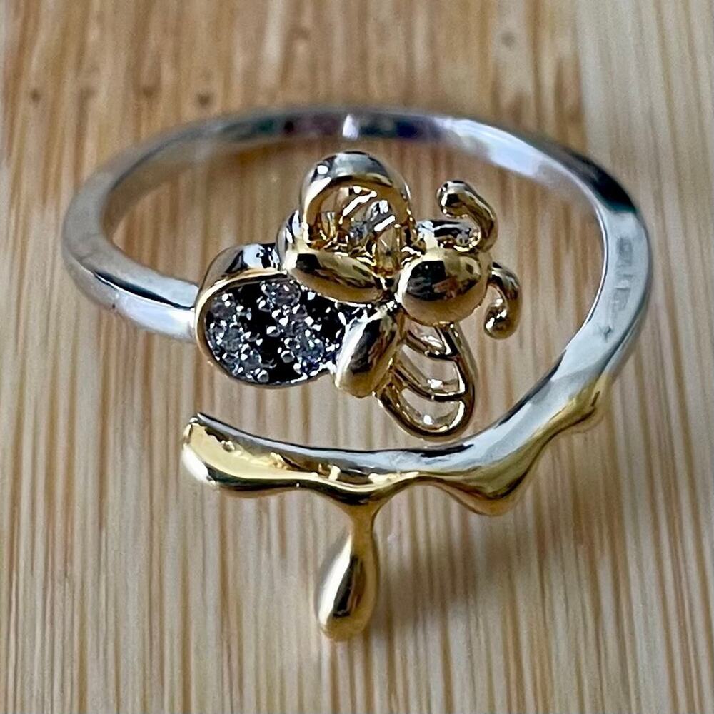 ️Adjustable Bumblebee with Black & Clear Crystal Abdomen & Honey Drips Wrap Ring